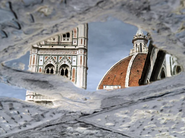 Reflection of the cathedral in a water puddle — Stock Photo, Image