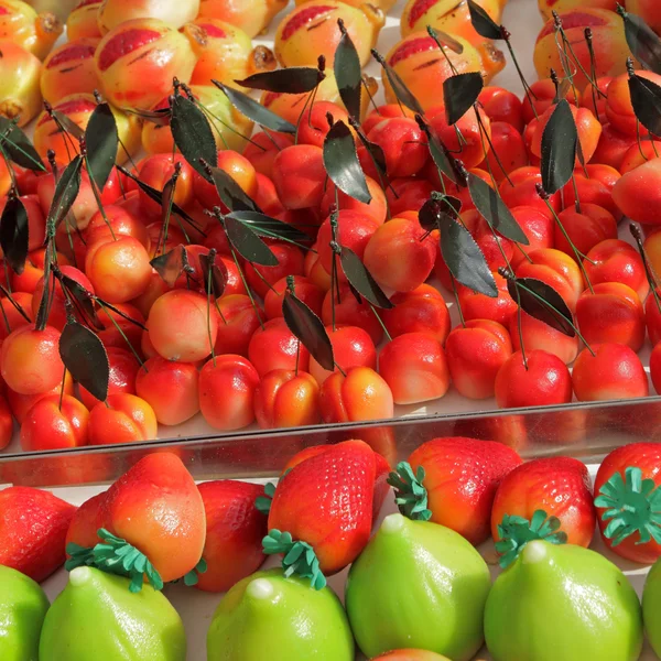 Prodotti dolciari di marzapane a forma di frutta — Foto Stock