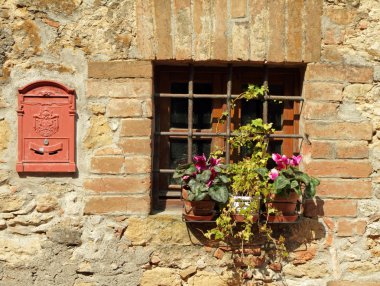 toskańskie ściana z oknem