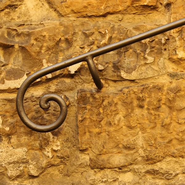 Dekoratif klasik dövme Küpeşte