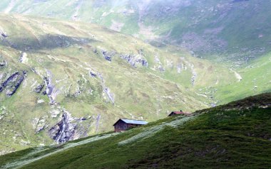 Dağlardaki kır evi.