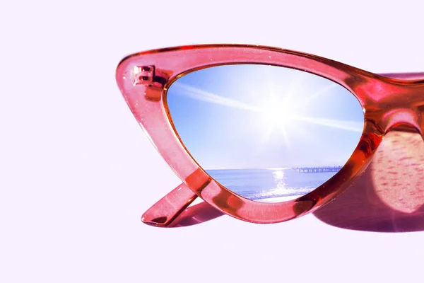 Modne Okulary Przeciwsłoneczne Blisko Góry Zdjęcie Mody — Zdjęcie stockowe