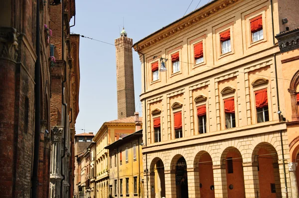 sokak eski şehir Bologna, İtalya