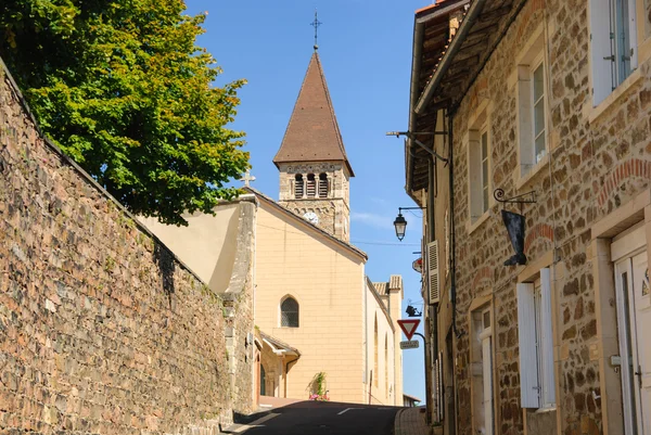 Typische Franse stad in de regio beaujolais, Frankrijk — Stockfoto