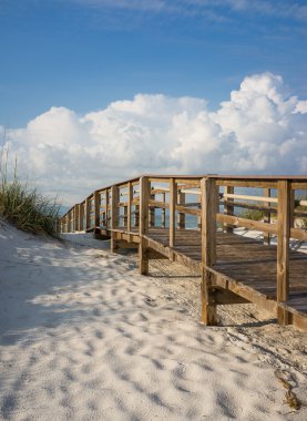 Boardwalk beach kumulları içinde