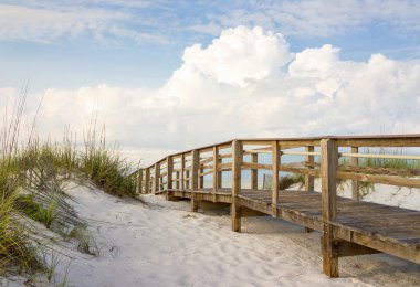 Boardwalk beach kumulları içinde