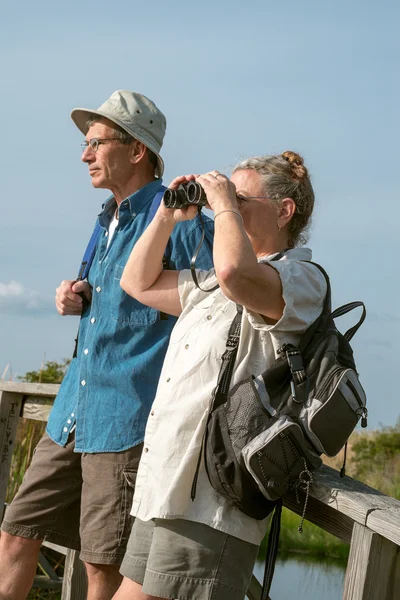 Senior Couple Hiking and Birdwatching with Binoculars — Stock Photo, Image