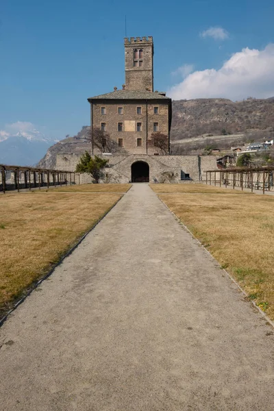 2022年3月 イタリア アオスタ バレーのサルレ ロイヤル城 英語版 王立城はヴィットリオ エマヌエーレ2世に属する — ストック写真