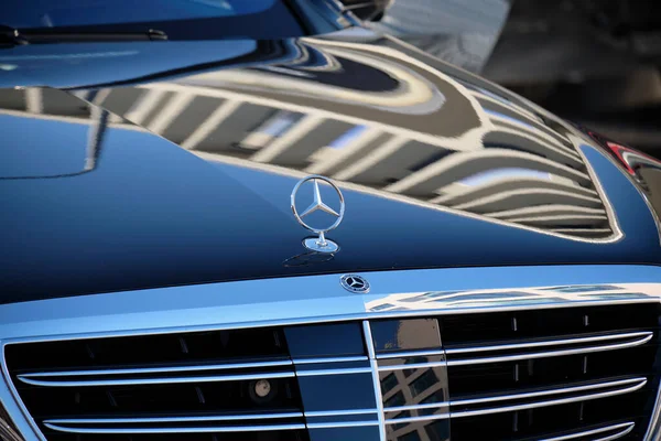 Maart 2022 Italië Milaan Het Mercedes Logo Auto — Stockfoto