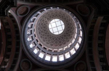 2022 Mart İtalya - Piedmont, Novara 'daki San Gaudenzio DoME veya kilise manzarası,