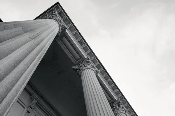 2022 Mart - Aziz Meryem Katedrali 'nin sütununun ayrıntıları - Novara Piedmont.