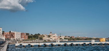 Liman yolundan Cagliari 'nin panoramik hava manzarası - Sardunya