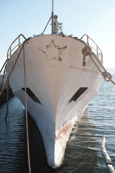 Vista Frontal Velho Barco Pesca Enferrujado Porto Comercial Cagliari — Fotografia de Stock