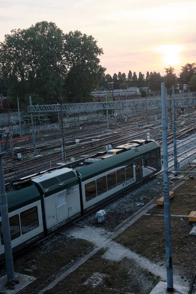 Milão Itália Maio 2022 Partida Chegada Estação Trem Pôr Sol — Fotografia de Stock