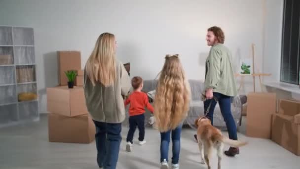 Moving Day Couple Children Dog Open Door New Home Carry — Stock Video
