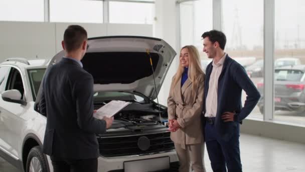 Vehicle Purchase Beautiful Woman Her Husband Choosing Car Talking Manager — Stockvideo