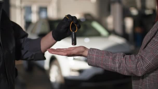 Auto Mechanic Handing Car Keys Female Client Repair Shaking Hands — Stockvideo