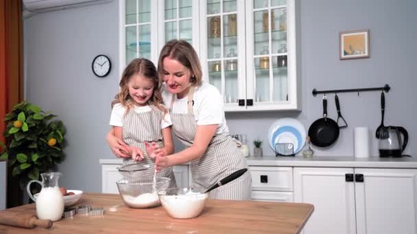 Family Relationships Caring Mother Together Female Child Apron Pour Flour — Vídeo de Stock