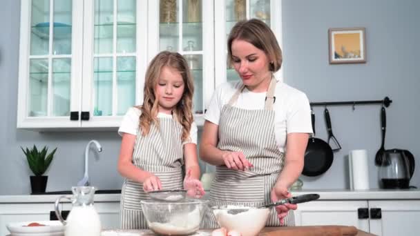 Cooking Child Young Woman Together Daughter Sifts Wheat Flour Bowl — Vídeo de stock
