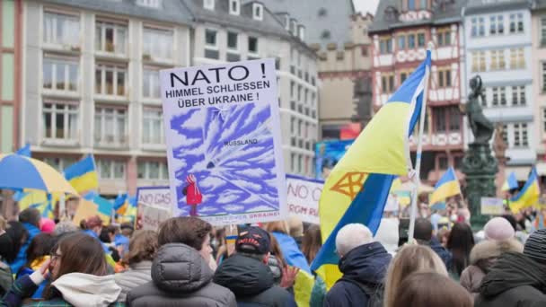 Frankfurt Main Duitsland April 2022 Protest Van Burgers Vluchtelingen Tegen — Stockvideo