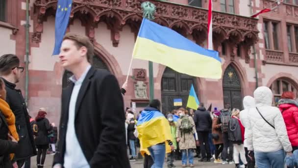 Frankfurt Main Germany April 2022 Люди Протестують Проти Війни Україні — стокове відео