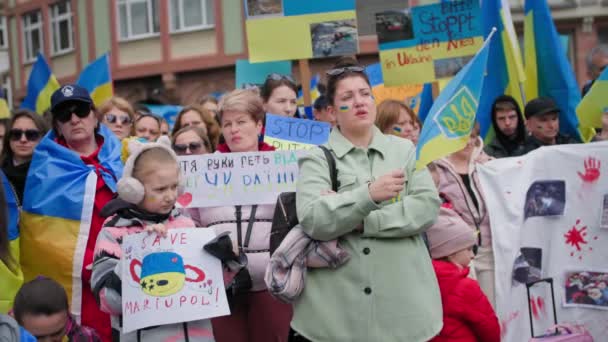 Frankfurt Main Niemcy Kwiecień 2022 Pokojowy Wiec Rzecz Ukrainy Grupa — Wideo stockowe