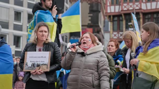 Frankfurt Main Niemcy Kwiecień 2022 Pokojowy Wiec Rzecz Ukrainy Tłum — Wideo stockowe