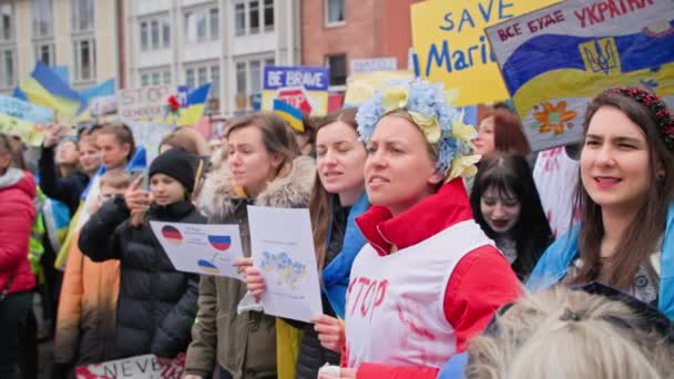 Frankfurt Main Tyskland April 2022 Stoppa Kriget Ukraina Unga Kvinnor — Stockvideo