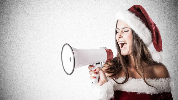 Jovem Mulher Vestida Papai Noel Gritando Megafone — Fotografia de Stock