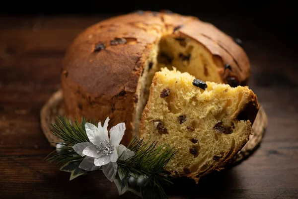 Panettone Gebacken Traditionellen Italienischen Weihnachtskuchen — Stockfoto