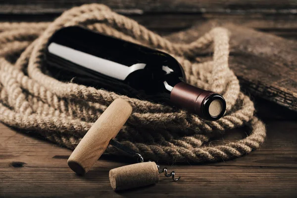 Oude Fles Wijn Het Bord Dicht — Stockfoto