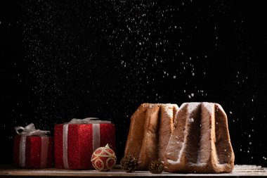 İtalyan noel pastası ile Noel zamanı. Pandor