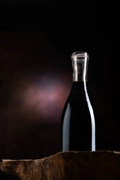 Bottle Vine Drak Background Close — ストック写真