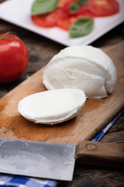 Fresh Mozarella Cheese Cutting Board Close — Zdjęcie stockowe