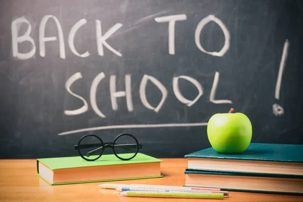 Back School Theme Using School Supplies Blackboard School Tim — Foto de Stock