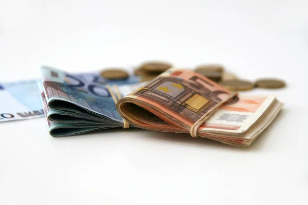 Billetes Monedas Euros Aislados Sobre Fondo Blanco —  Fotos de Stock