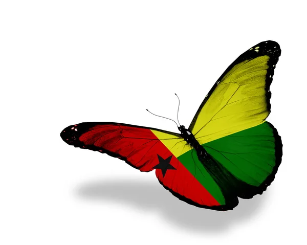 Guinea-Bissau bandera mariposa volando, aislado sobre fondo blanco — Foto de Stock