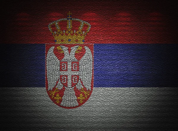 Стена под сербским флагом, абстрактный гранж фон — стоковое фото