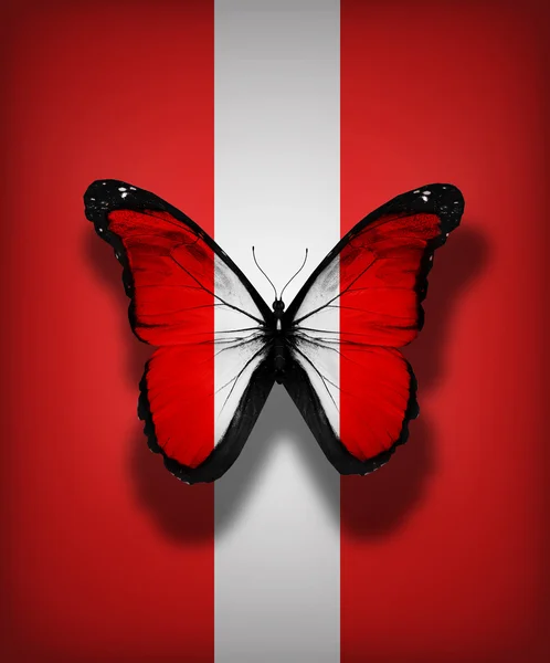 Papillon drapeau du Pérou, isolé sur fond de drapeau — Photo