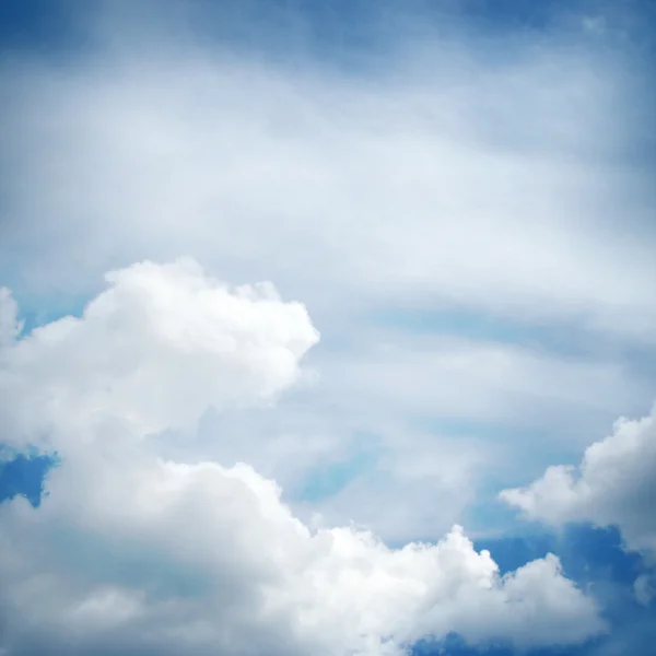背景、雲と青い空 — ストック写真