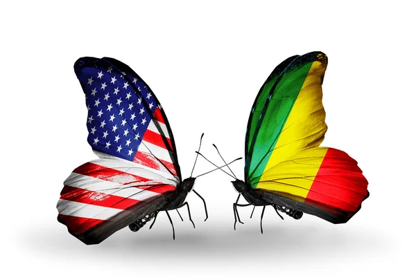 Deux papillons avec des drapeaux sur les ailes comme symbole des relations USA et République du Congo — Photo