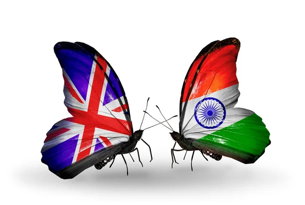 Dos mariposas con banderas en alas como símbolo de relaciones Reino Unido e India —  Fotos de Stock