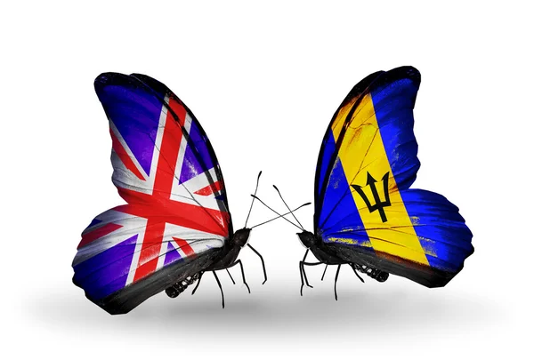Zwei Schmetterlinge mit Flaggen auf Flügeln als Symbol der Beziehungen zwischen Großbritannien und Barbados — Stockfoto