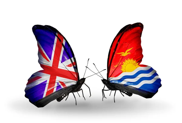 Due farfalle con bandiere sulle ali come simbolo delle relazioni Regno Unito e Kiribati — Foto Stock