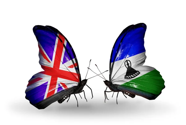 Duas borboletas com bandeiras nas asas como símbolo das relações Reino Unido e Laos — Fotografia de Stock