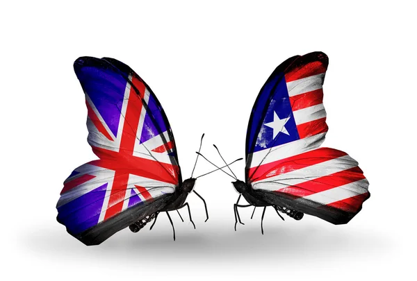 Duas borboletas com bandeiras em asas como símbolo das relações Reino Unido e Libéria — Fotografia de Stock
