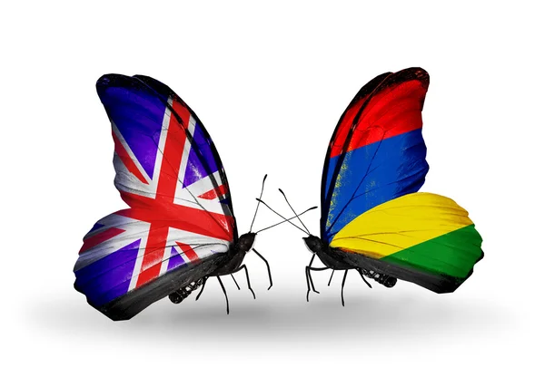 Dwa motyle z flagami na skrzydłach jako symbol stosunków, Wielkiej Brytanii i mauritius — Zdjęcie stockowe