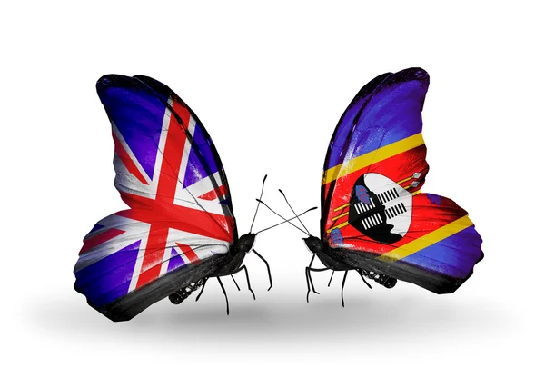 Twee vlinders met vlaggen op vleugels als symbool van de betrekkingen, Verenigd Koninkrijk en Zwitserland — Stockfoto