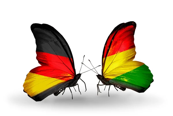 Duas borboletas com bandeiras em asas como símbolo de relações Alemanha e Bolívia — Fotografia de Stock