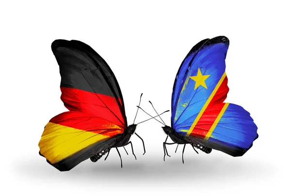 Dwa motyle z flagami na skrzydłach jako symbol stosunków, Niemcy i kongo — Zdjęcie stockowe